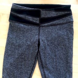 Lululemon herringbone size 4 yoga pants